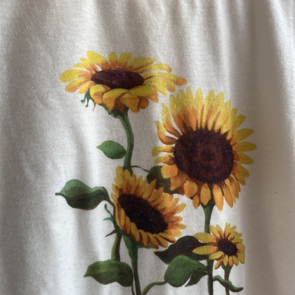 💵3 for $20✅Women’s sunflower half tops size small - Picture 2 of 6